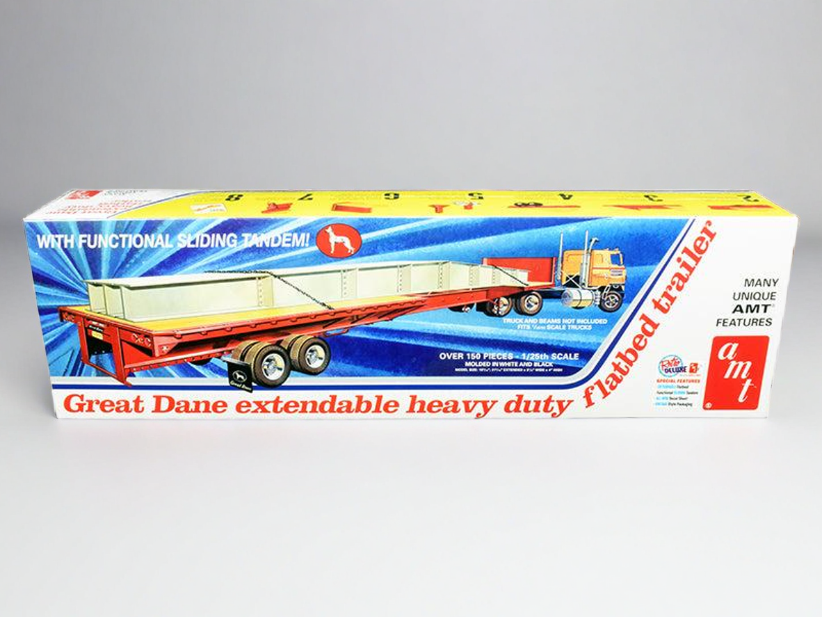 Skill 3 Model Kit Great Dane Extendable Heavy Duty Flat Bed Trailer with Functional Sliding Tandem 1/25 Scale Model by AMT