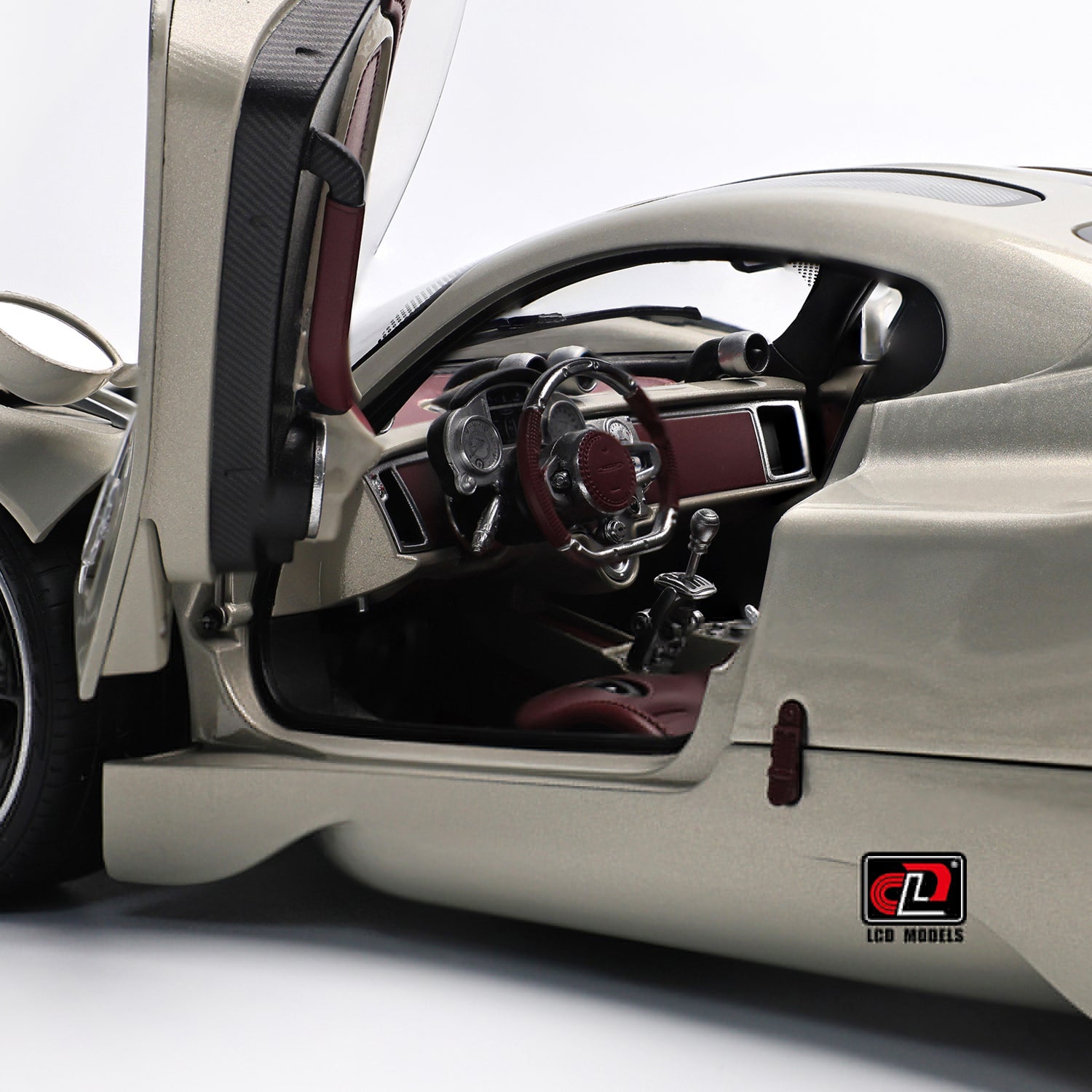 LCD Pagani Utopia Champagne Gold 1:18