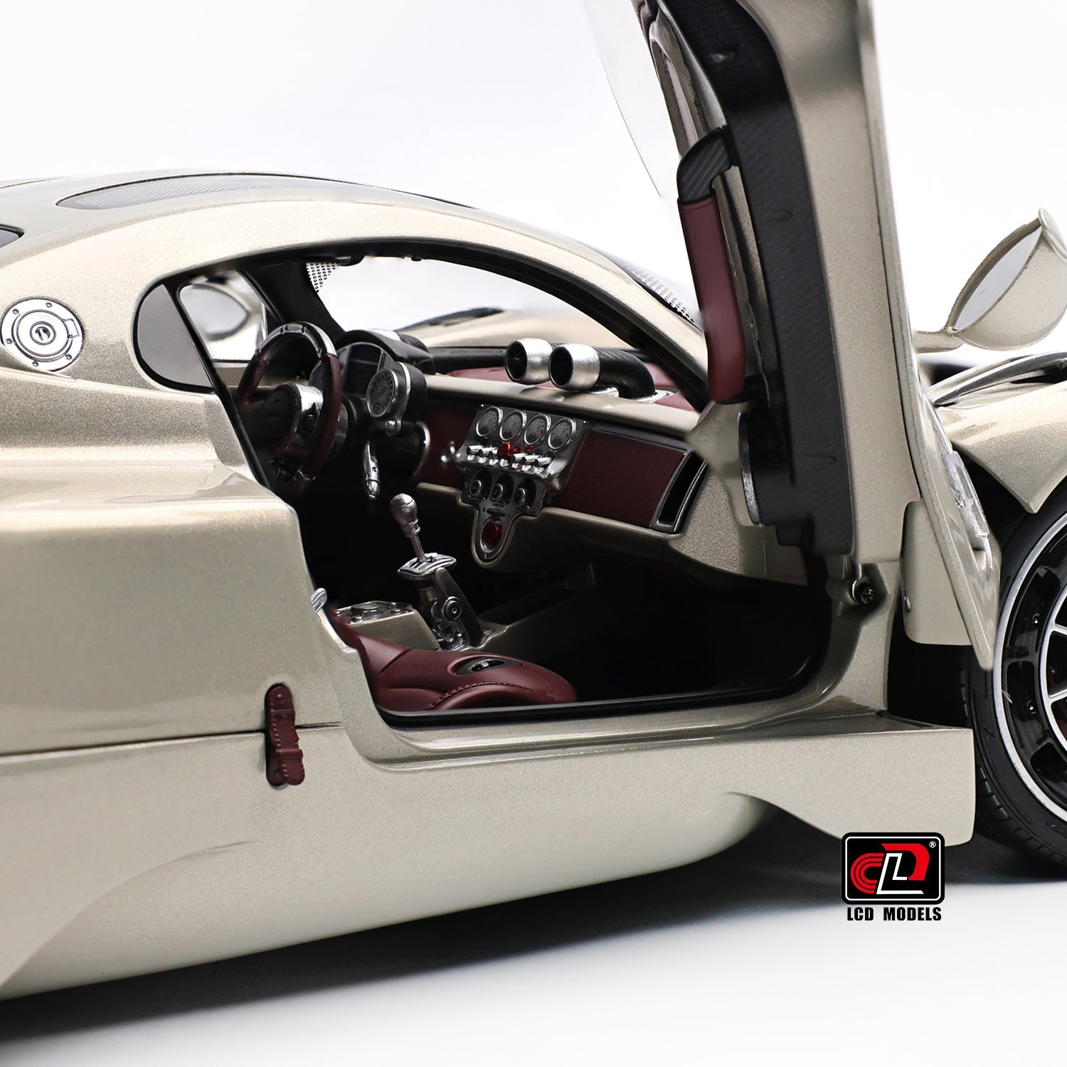 LCD Pagani Utopia Champagne Gold 1:18