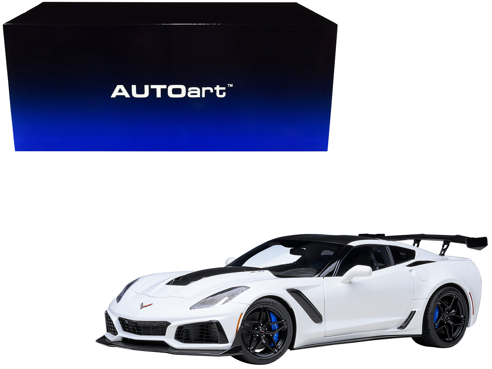 2019 Chevrolet Corvette C7 ZR1 Arctic White with Carbon Top 1/18 Model Car by Autoart free shipping USA