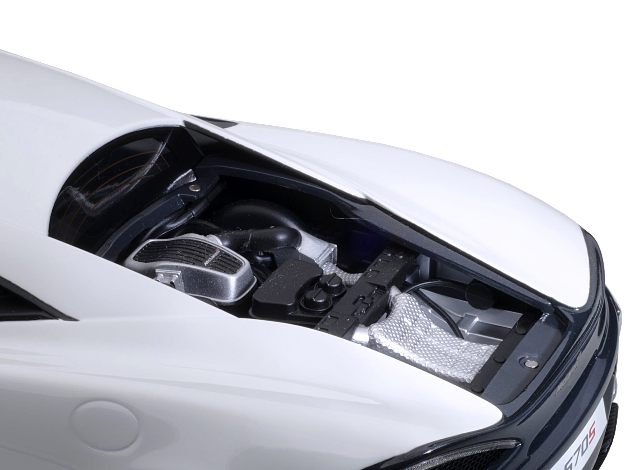 Mclaren 570S White with Black Wheels 1/18 Model Car by Autoart - Premium McLaren Models from Autoart - Just $227.99! Shop now at Rapidvehicles