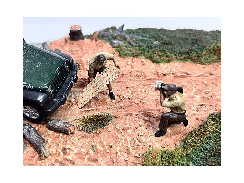 "4X4 Mechanics" 2 Piece Diecast Figure Set 4 for 1/43 Scale - Premium Figures from American Diorama - Just $37.79! Shop now at Rapidvehicles