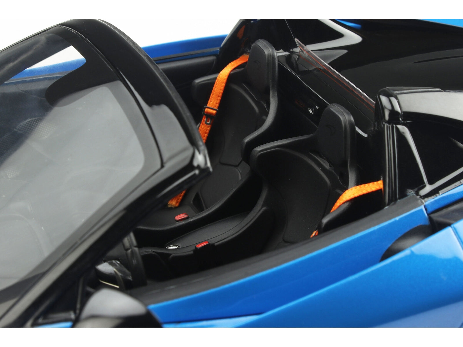 2021 McLaren 765 LT Spider Blue Metallic 1/18 Model Car by GT