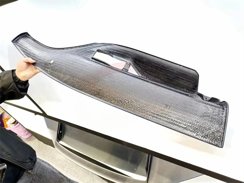 Ferrari 488 GTB unveils new high-quality OEM-style dry carbon fiber door pairs