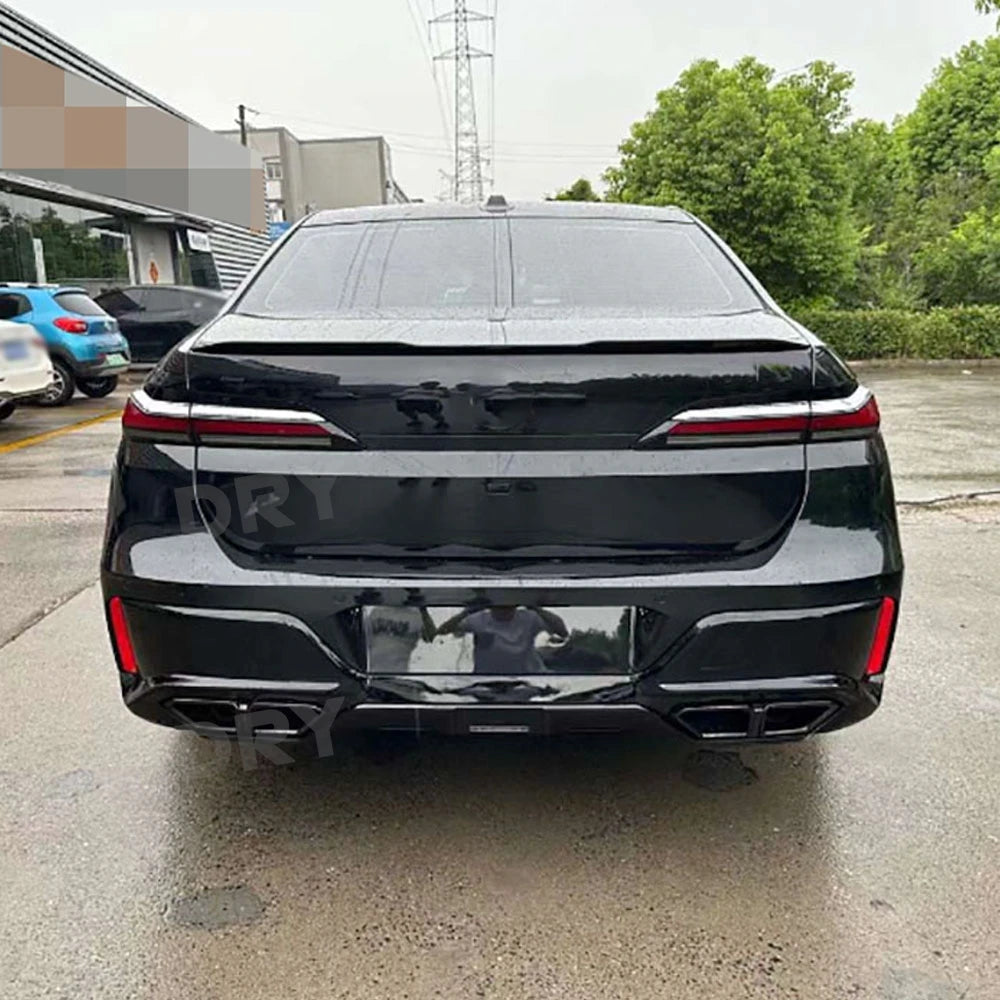 Front Bumper Lip Rear Spoiler Trunk Wing Rear Diffuser Exhaust Tips Side Skirts Body Kits for BMW 7 Series G70 Sport 2023+