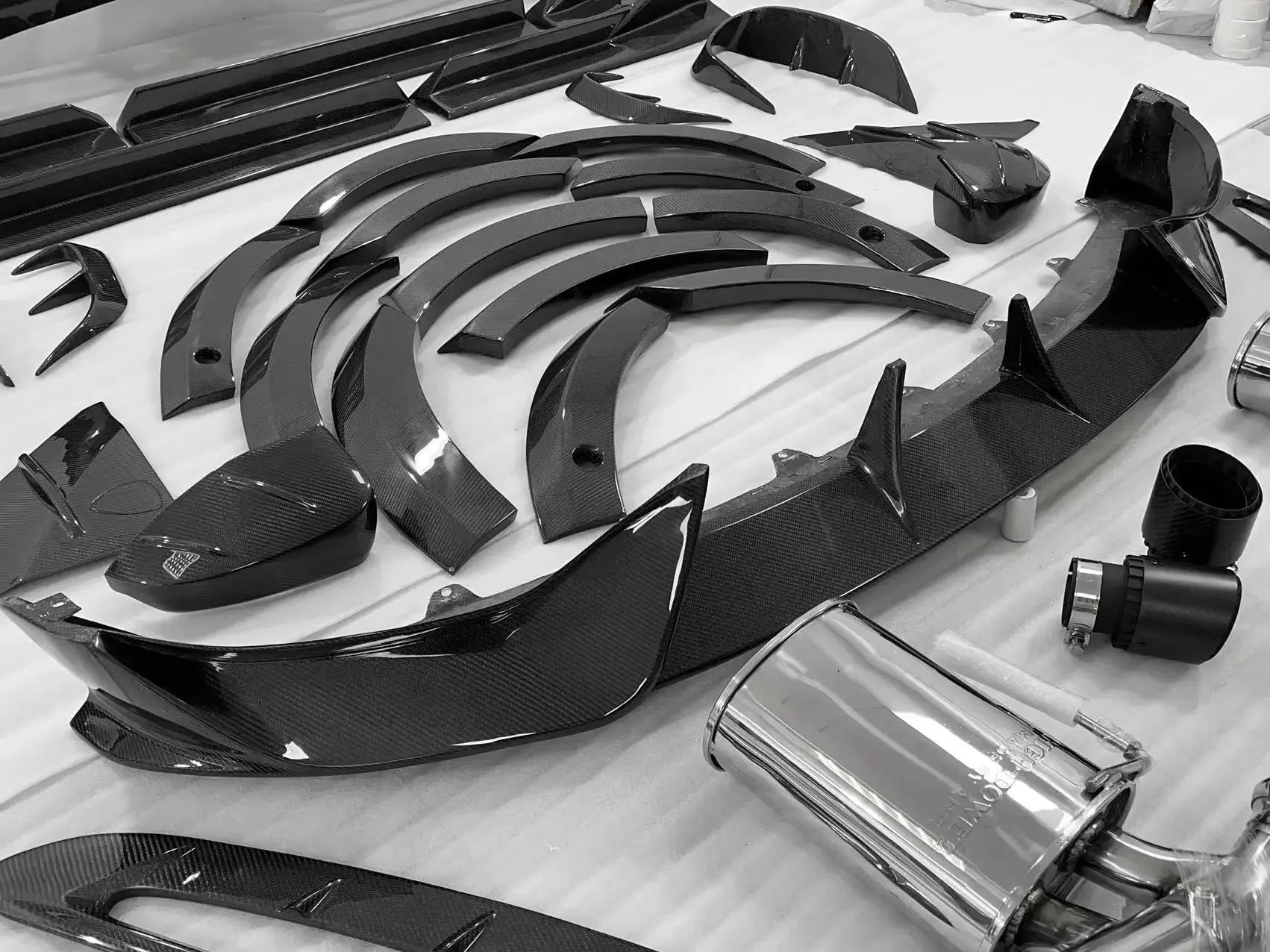 Dry Carbon Fiber Material For Aston Martin DBX Upgrade Mansori Style Body Kit Front Lip Tuyere Wheel Eyebrow Side Skirts