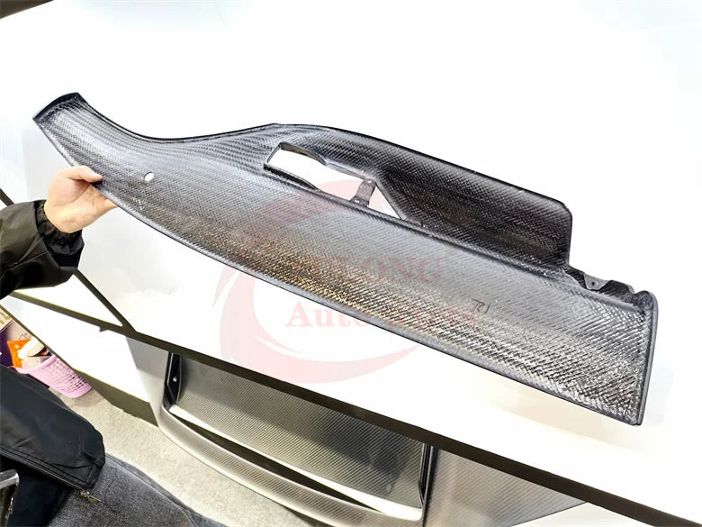 Ferrari 488 GTB unveils new high-quality OEM-style dry carbon fiber door pairs