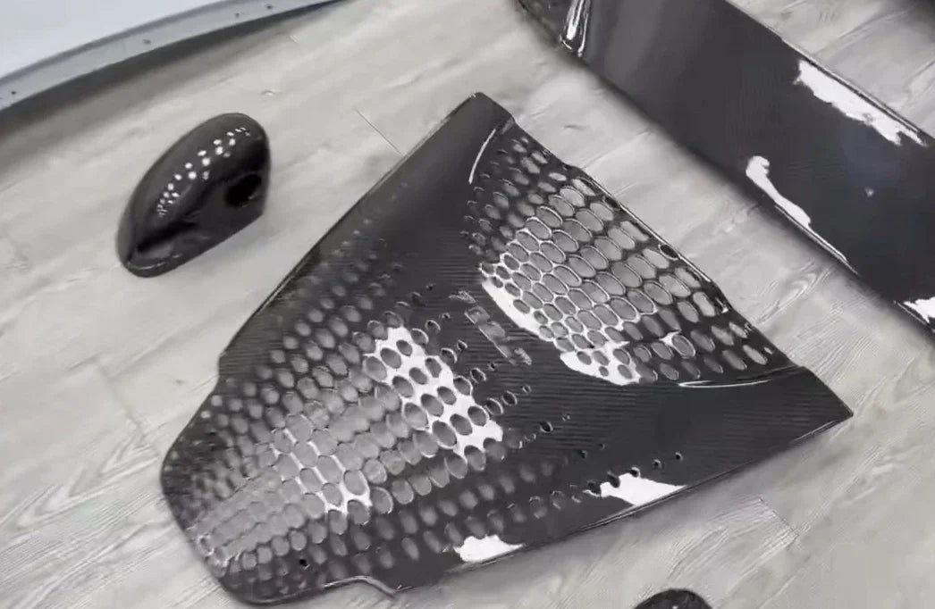 The McLaren 720S upgrades to the 765 body kit with FLDZ Auto Parts Auto 765 style carbon fiber front lip spoiler body kit