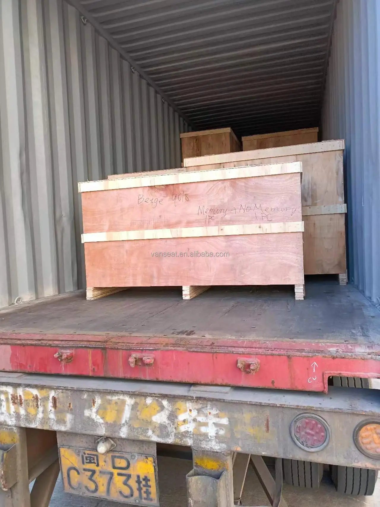 Factory Custom Interior SUV Modified Luxury VIP Console Armrest Car Rear Seat for Cadillac