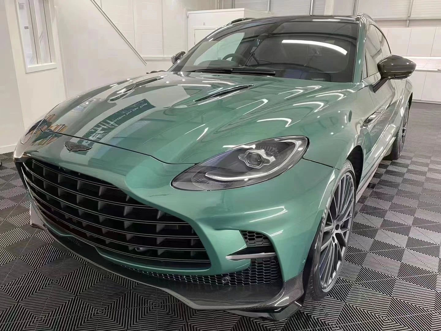 Dry Carbon Fiber Material For Aston Martin DBX Upgrade 707 Style Body Kit Front Bumper Side Skirts Rear Diffuser Top Wing