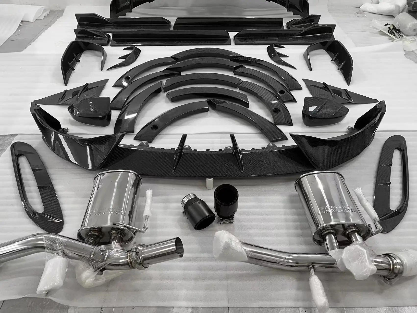 Dry Carbon Fiber Material For Aston Martin DBX Upgrade Mansori Style Body Kit Front Lip Tuyere Wheel Eyebrow Side Skirts