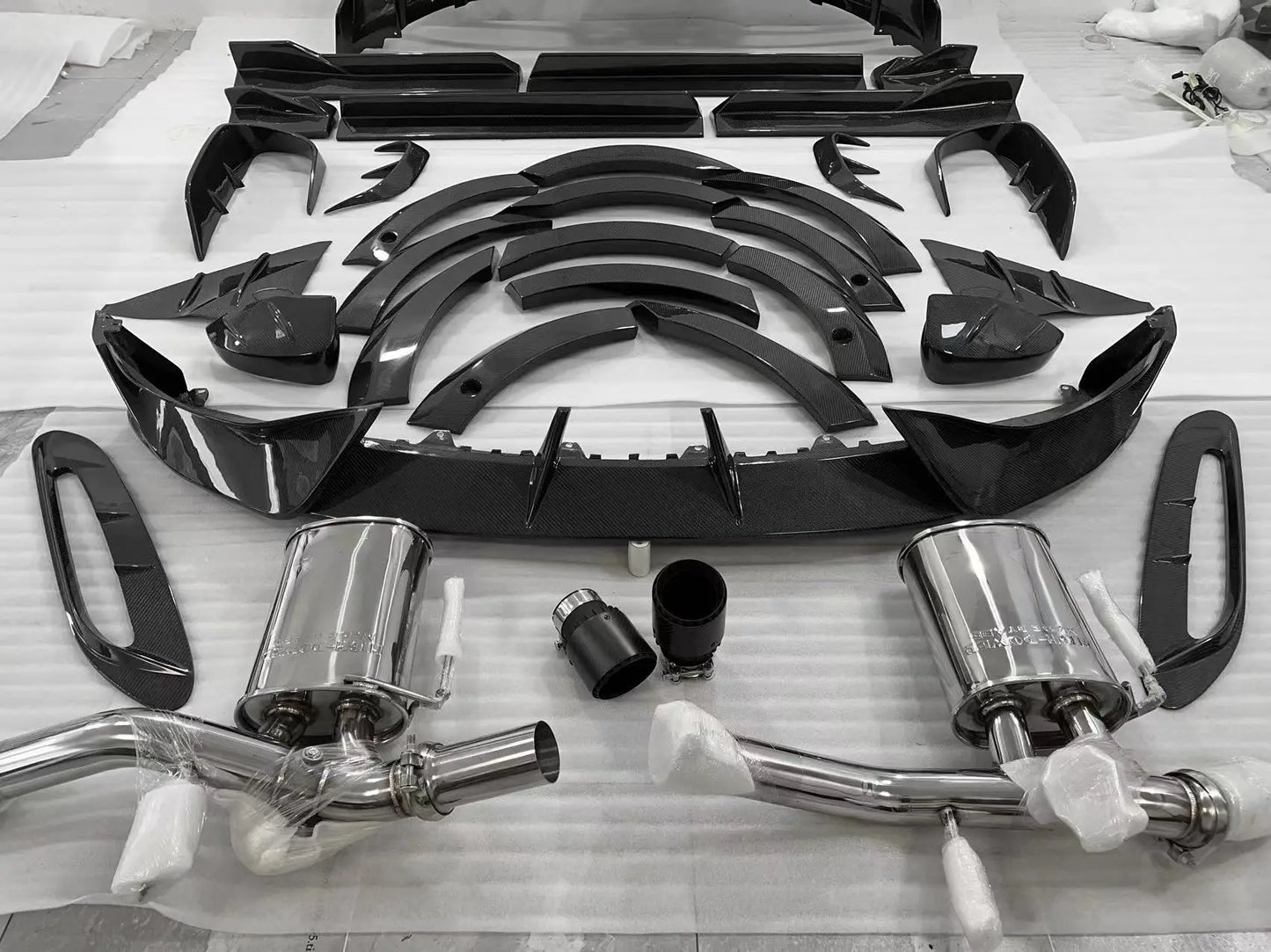 Dry Carbon Fiber Material For Aston Martin DBX Upgrade Mansori Style Body Kit Front Lip Tuyere Wheel Eyebrow Side Skirts