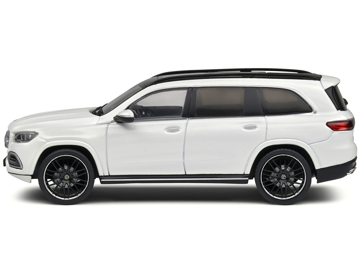 2020 Mercedes-Benz GLS Diamond White with AMG Wheels and Sunroof