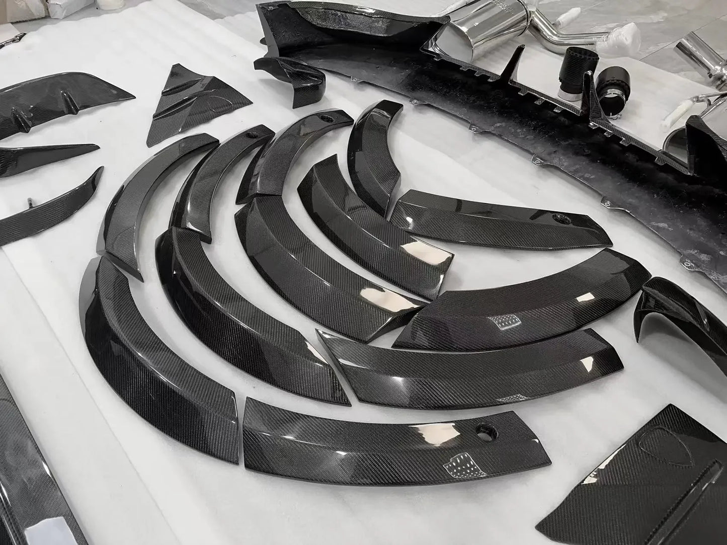 Dry Carbon Fiber Material For Aston Martin DBX Upgrade Mansori Style Body Kit Front Lip Tuyere Wheel Eyebrow Side Skirts