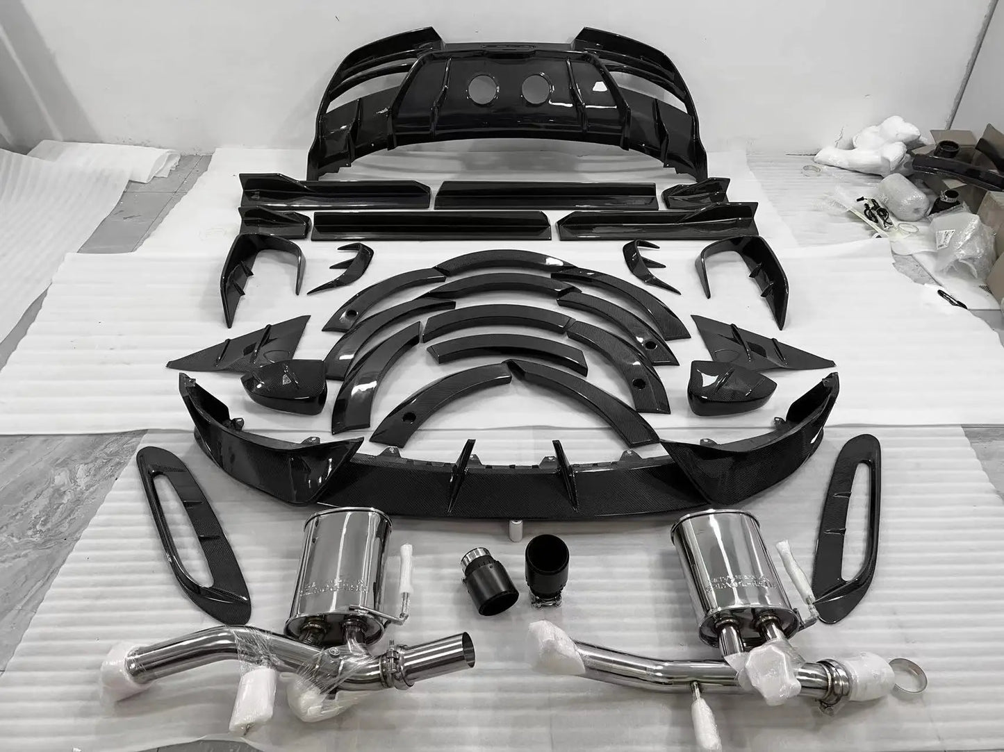 Dry Carbon Fiber Material For Aston Martin DBX Upgrade Mansori Style Body Kit Front Lip Tuyere Wheel Eyebrow Side Skirts