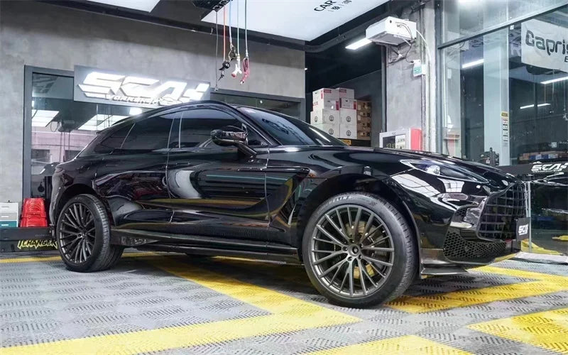 Facelift Car Front Bumper Grilles Rear Bumpers Exhaust Pipes Side Skirts Carbon Body Kit for Aston Martin DBX 707 Bodykit