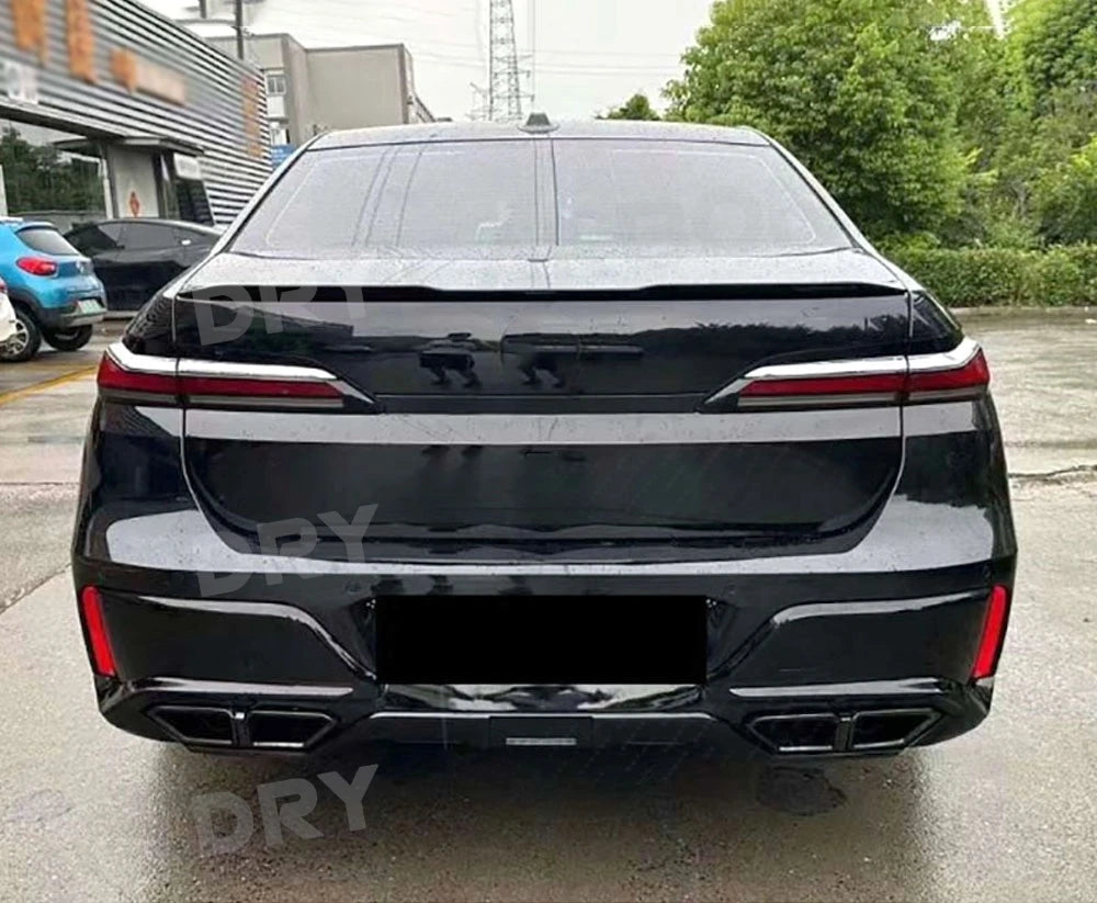 Front Bumper Lip Rear Spoiler Trunk Wing Rear Diffuser Exhaust Tips Side Skirts Body Kits for BMW 7 Series G70 Sport 2023+