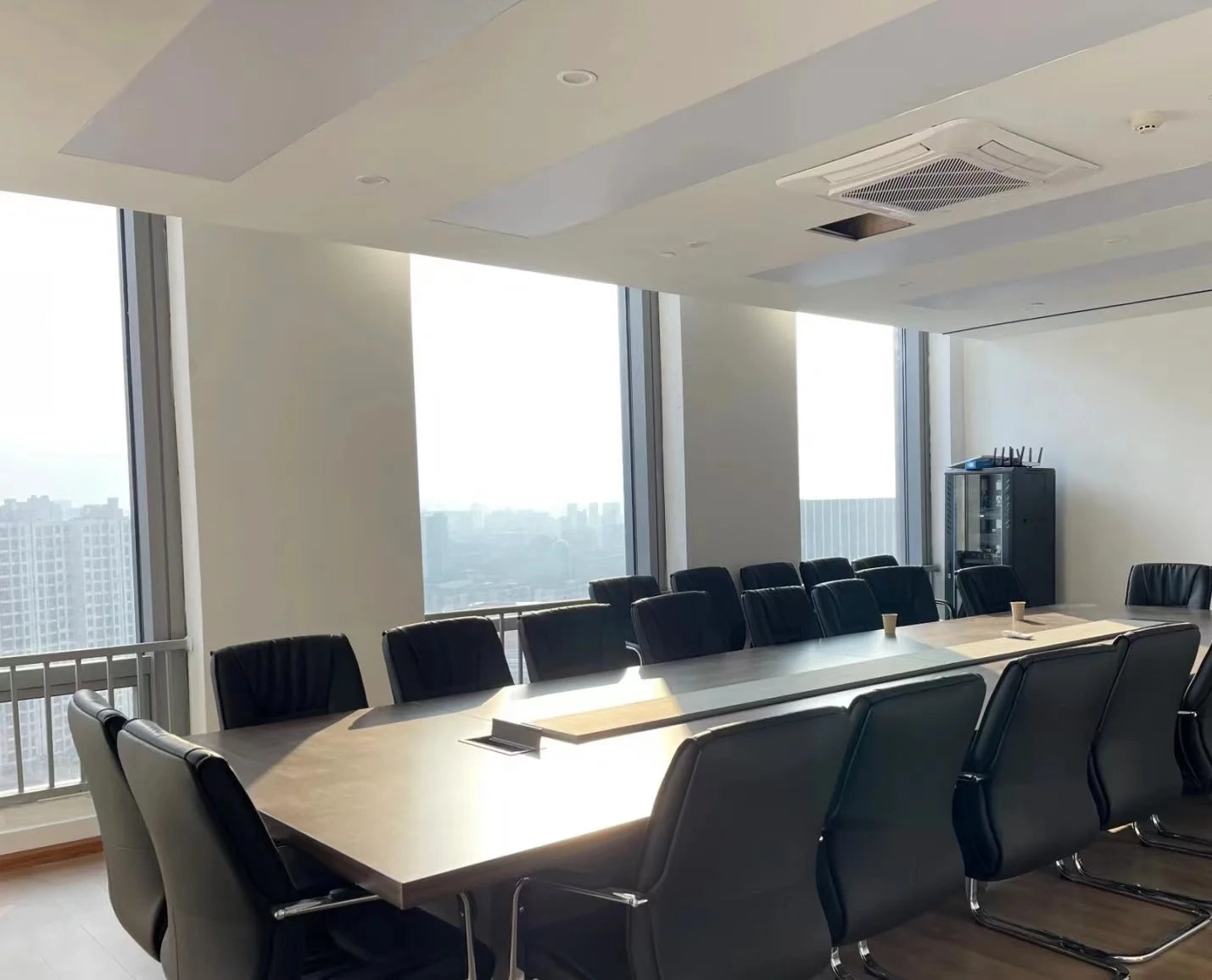 High-quality goodsHigh-Quality Carbon Fiber Body Kit for Aston Martin Vantage V12 Style Front Bumper Rear Bumper Bodykit