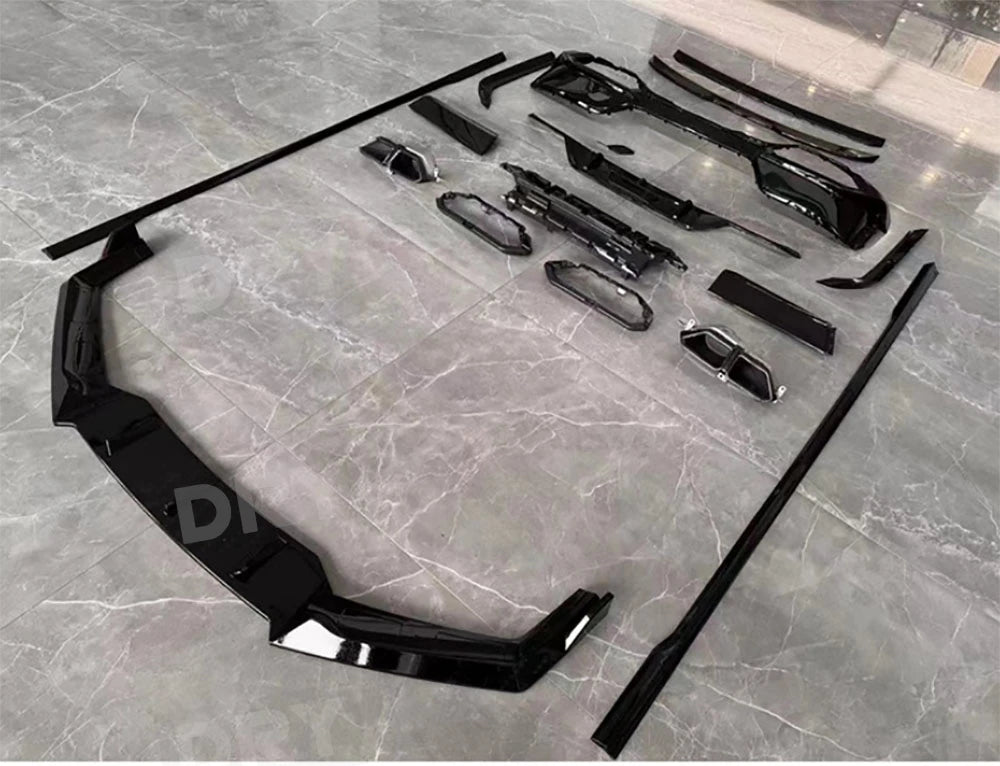 Front Bumper Lip Rear Spoiler Trunk Wing Rear Diffuser Exhaust Tips Side Skirts Body Kits for BMW 7 Series G70 Sport 2023+