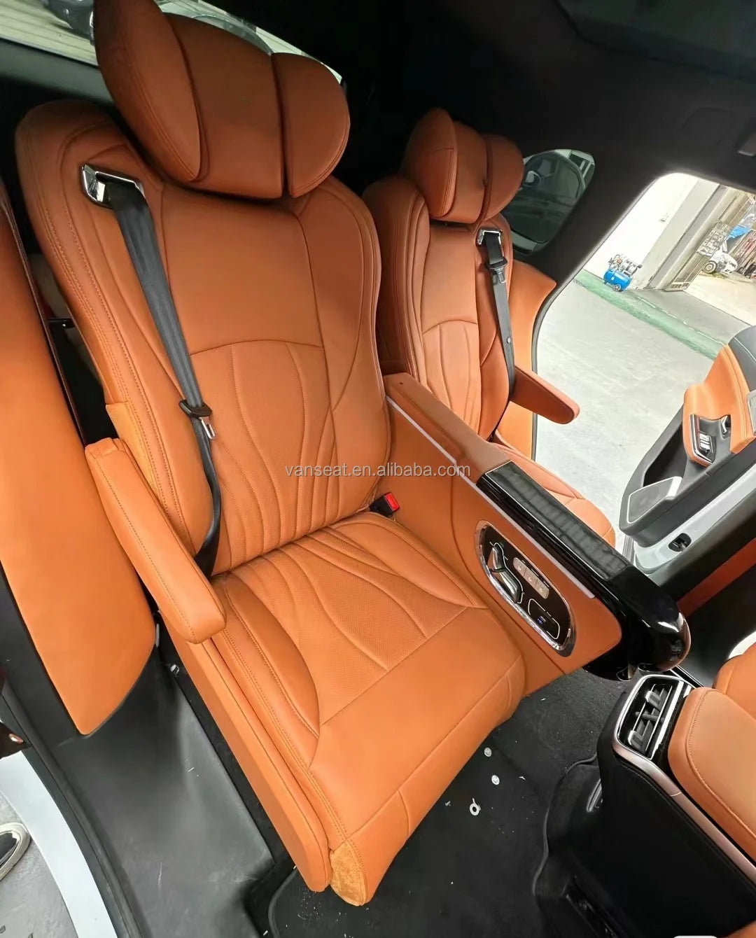 Factory Custom Interior SUV Modified Luxury VIP Console Armrest Car Rear Seat for Cadillac