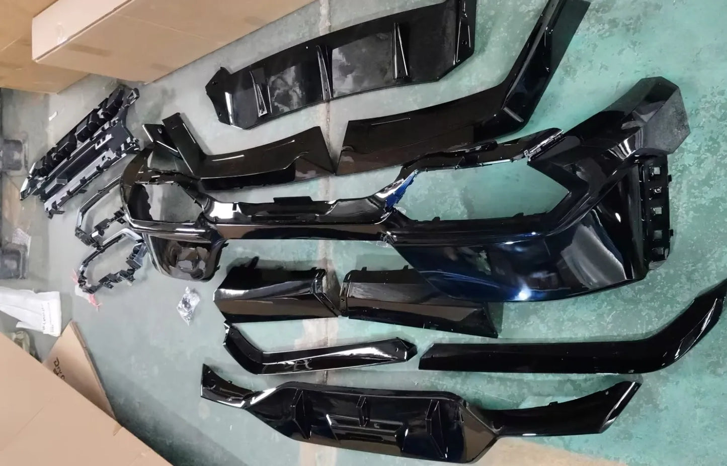 ABS Body Kits Three section Front Lip Rear Lip Top Wing Tail Wing Side Skirt Black Throat for BMW 7 Series G70 Sport 2023+