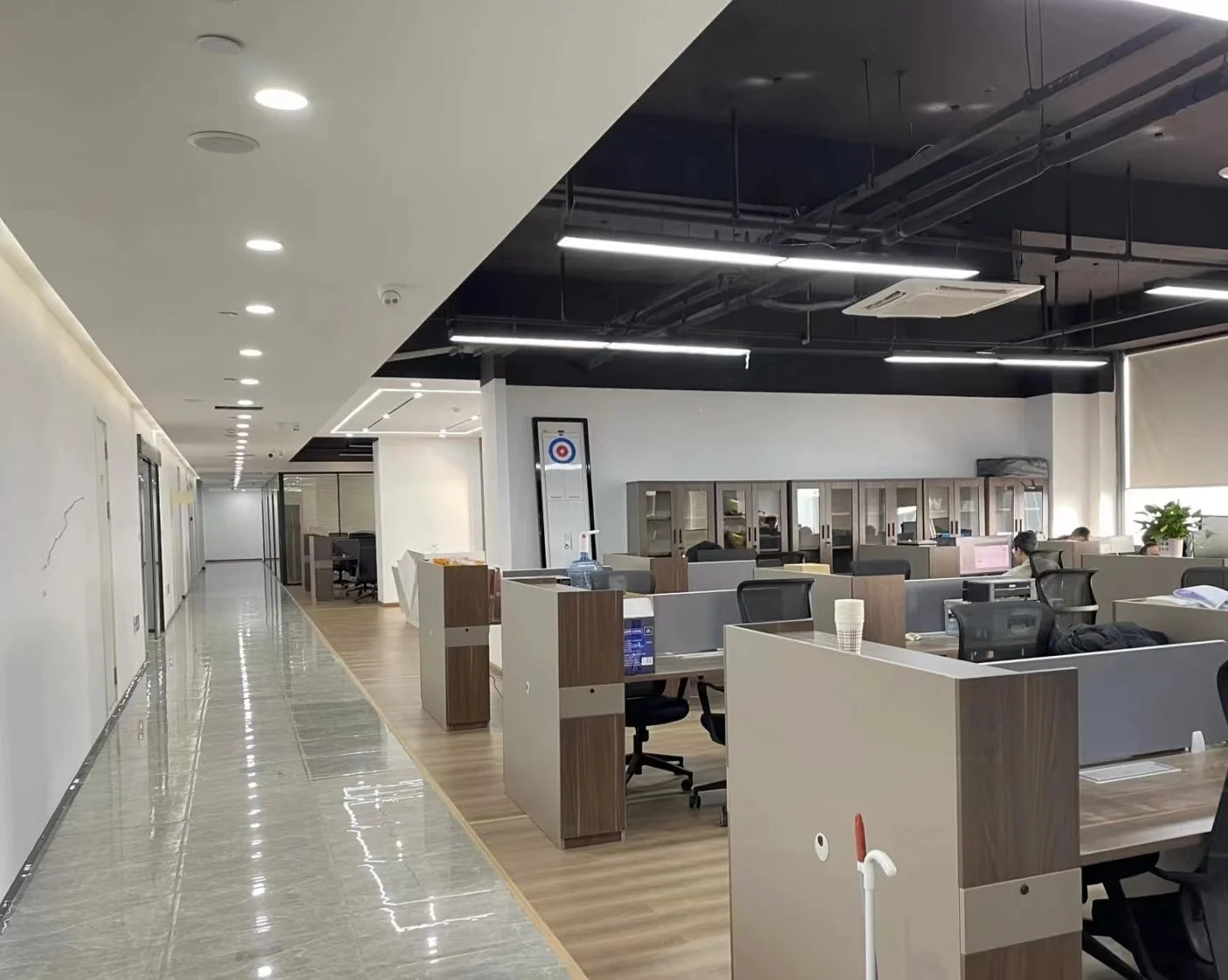 High-quality goodsHigh-Quality Carbon Fiber Body Kit for Aston Martin Vantage V12 Style Front Bumper Rear Bumper Bodykit