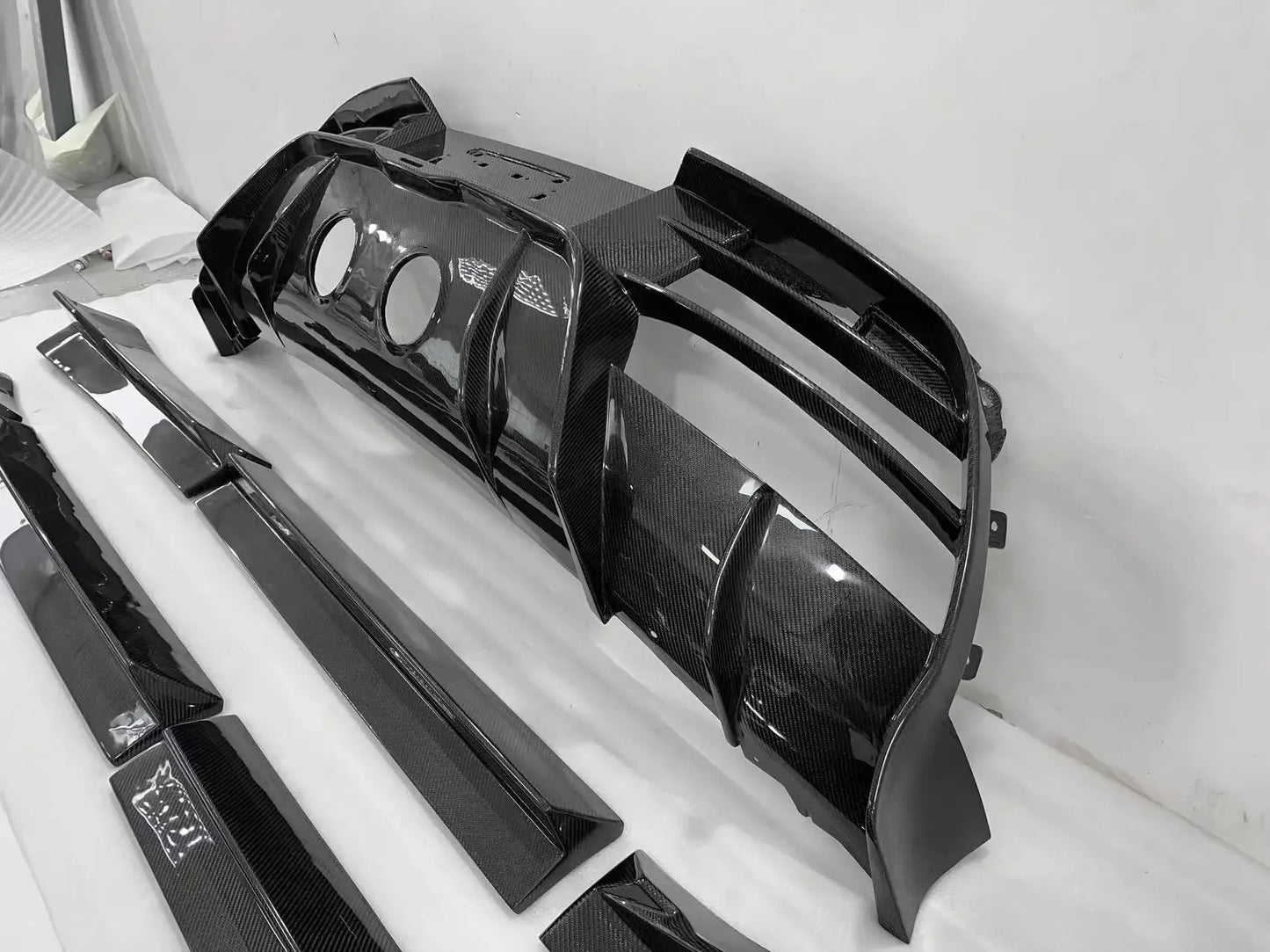 Dry Carbon Fiber Material For Aston Martin DBX Upgrade Mansori Style Body Kit Front Lip Tuyere Wheel Eyebrow Side Skirts