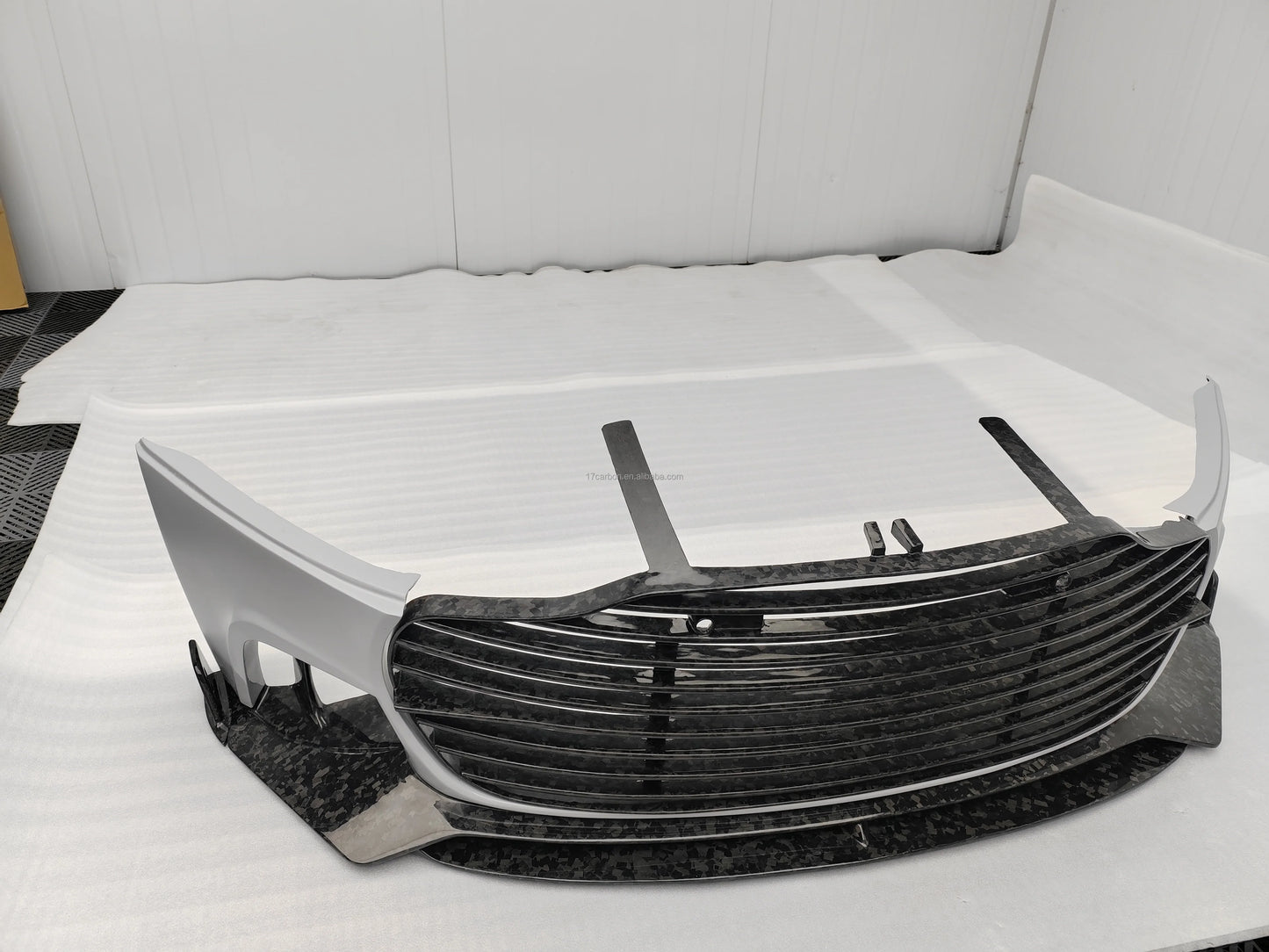 New Msy Style Carbon Fiber Body Kit Front Bumper Front Lip and Grille for Aston Martin DB11