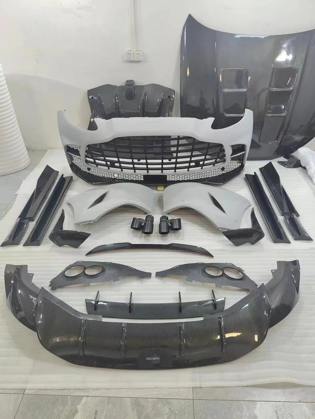 For Aston Martin DBX Upgrade 707 Front and Rear Bumper Spoiler Carbon Fiber Body Kit