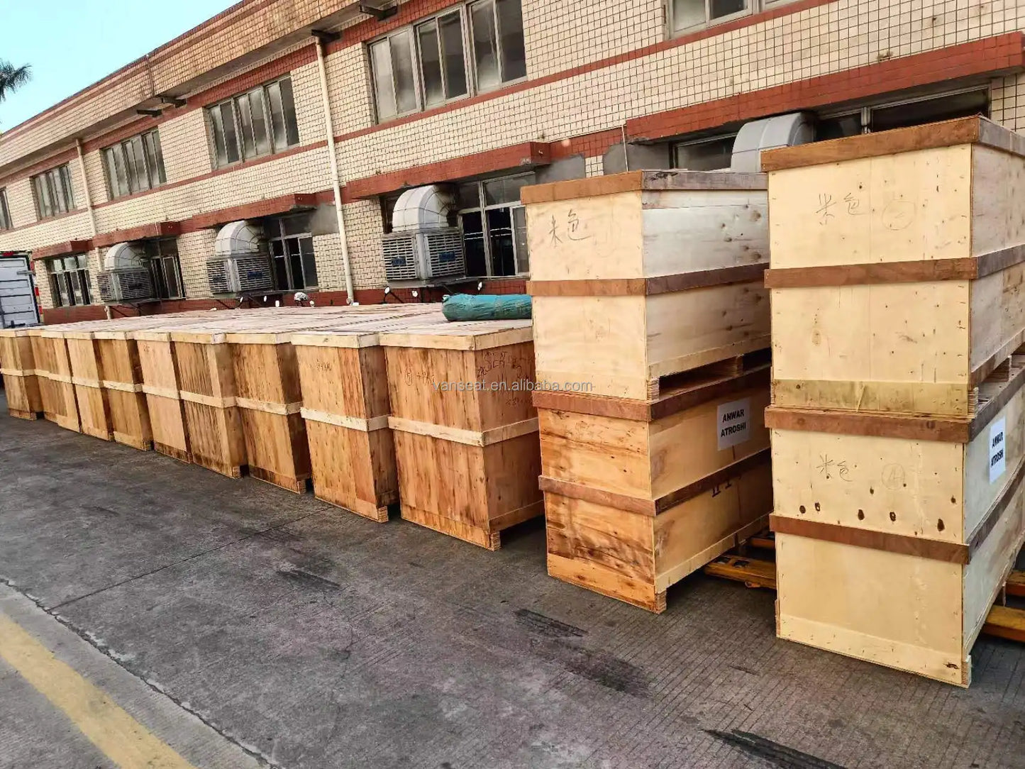 Factory Custom Interior SUV Modified Luxury VIP Console Armrest Car Rear Seat for Cadillac