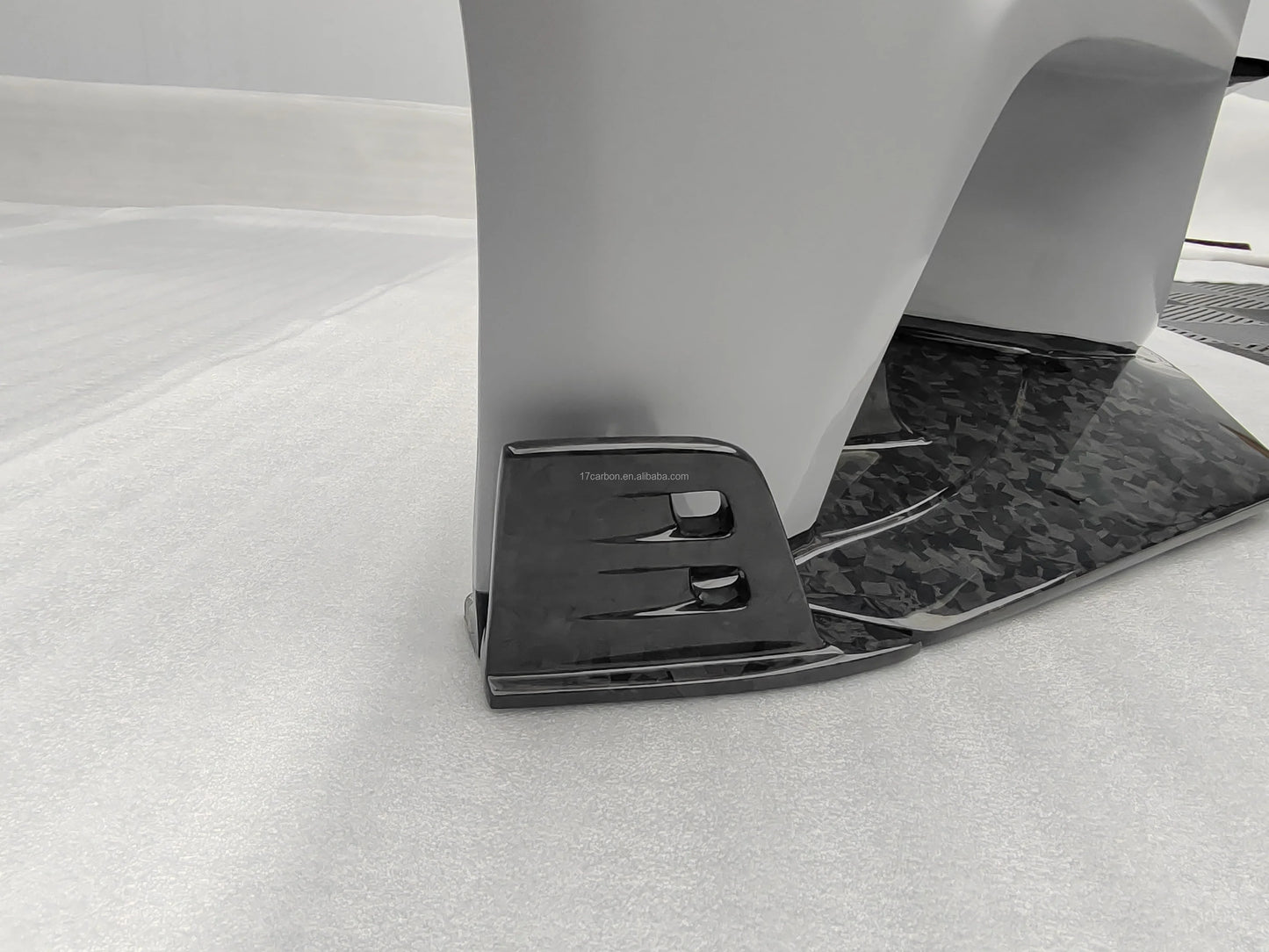 New Msy Style Carbon Fiber Body Kit Front Bumper Front Lip and Grille for Aston Martin DB11