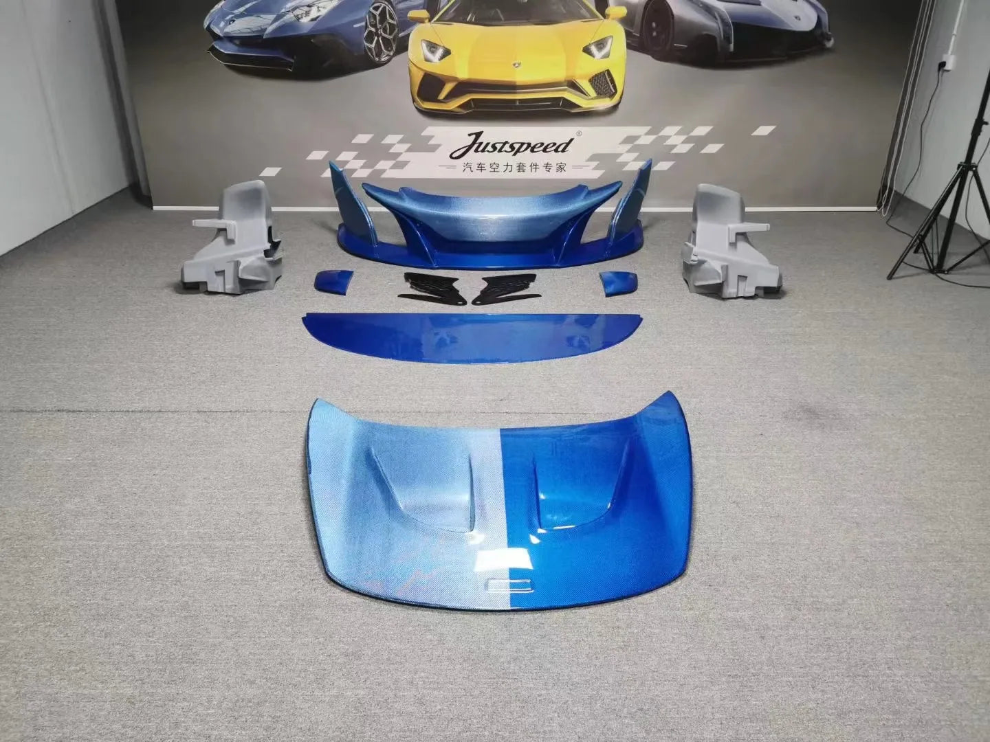 For Aston Martin DBX Carbon Fiber Body Kit DBX Upgraded Type WD Carbon Fiber Front Lip Diffuser Spoiler