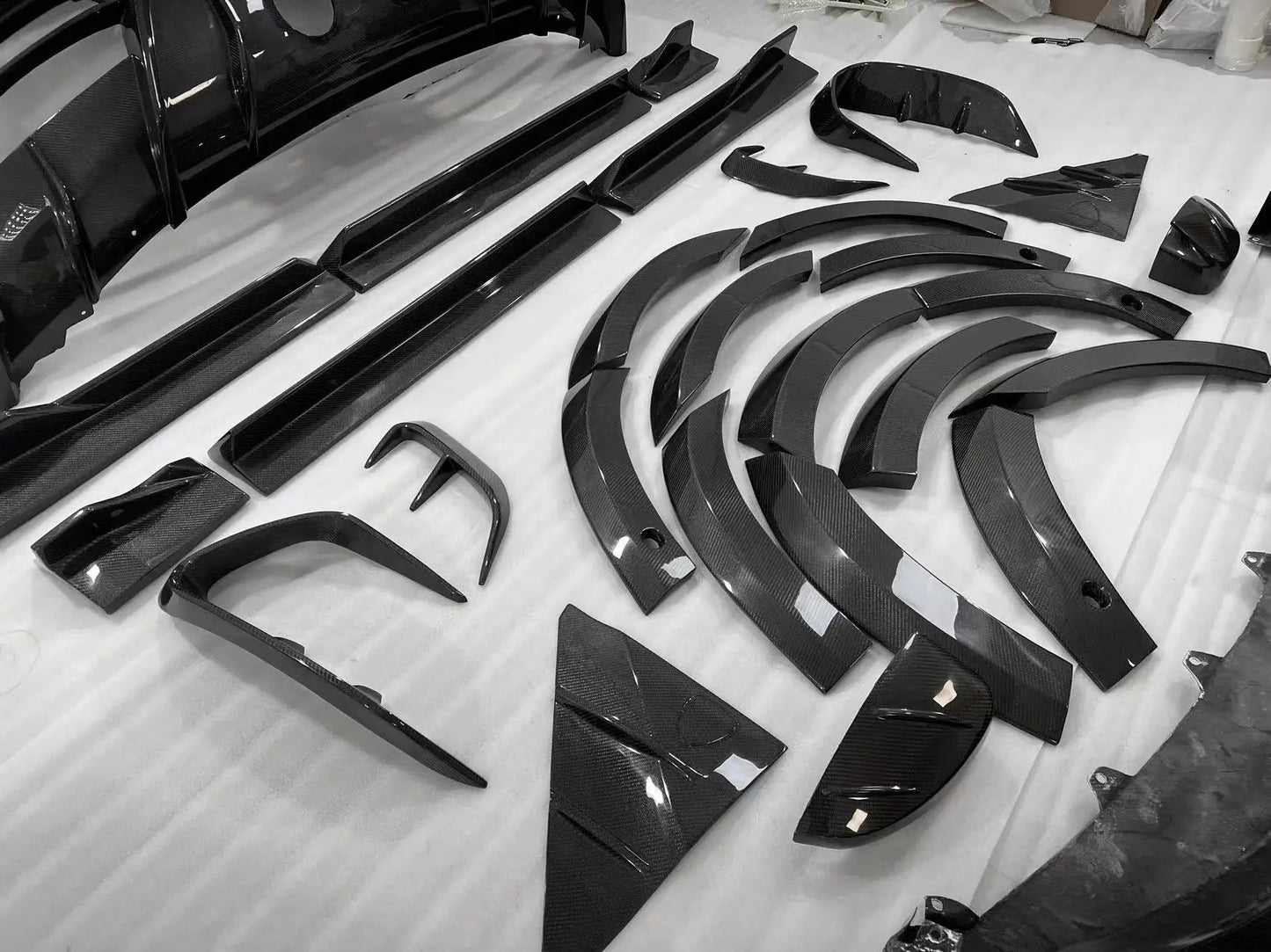 Dry Carbon Fiber Material For Aston Martin DBX Upgrade Mansori Style Body Kit Front Lip Tuyere Wheel Eyebrow Side Skirts