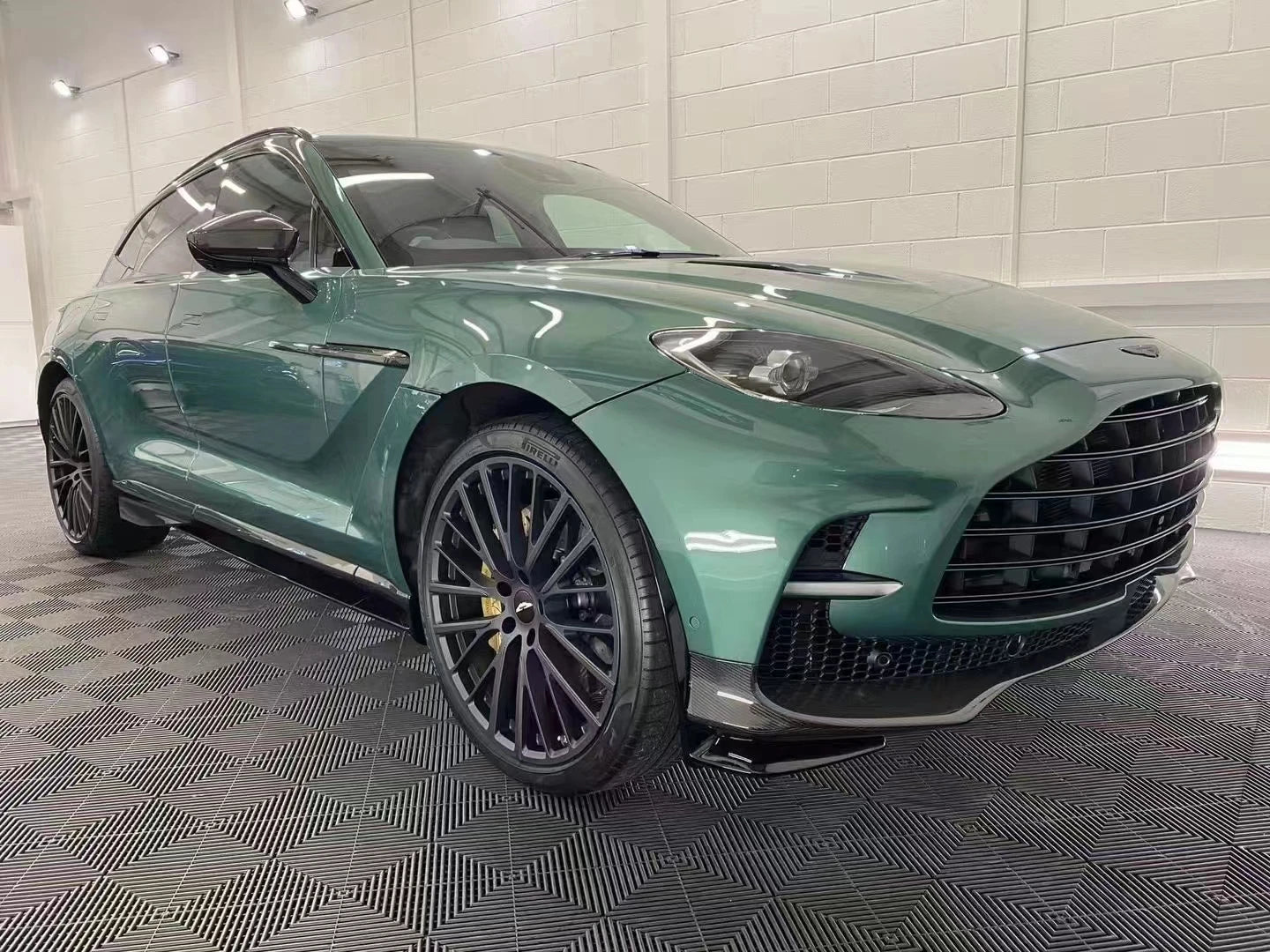 Dry Carbon Fiber Material For Aston Martin DBX Upgrade 707 Style Body Kit Front Bumper Side Skirts Rear Diffuser Top Wing