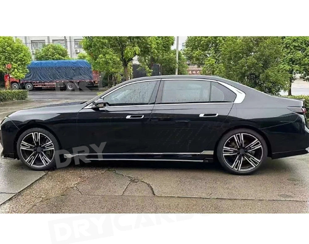 Front Bumper Lip Rear Spoiler Trunk Wing Rear Diffuser Exhaust Tips Side Skirts Body Kits for BMW 7 Series G70 Sport 2023+