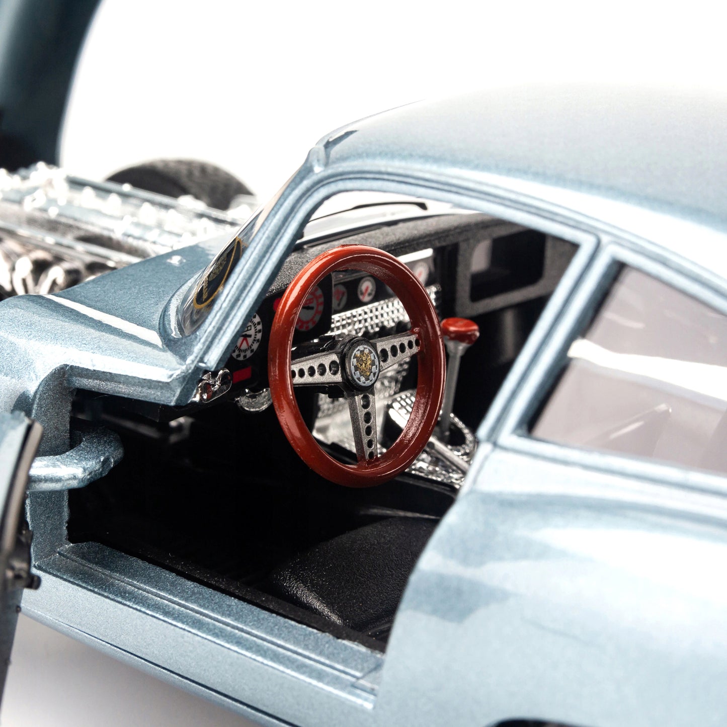 1961 Jaguar E Type Coupe Blue Metallic 1/18 Diecast Model Car by Bburago