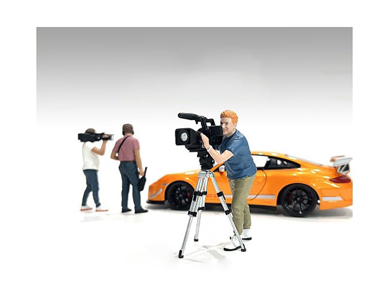 "On - Air" Figure 5 with Standing Camera for 1/24 Scale Models by American Diorama free shipping USA - Rapid Vehicles